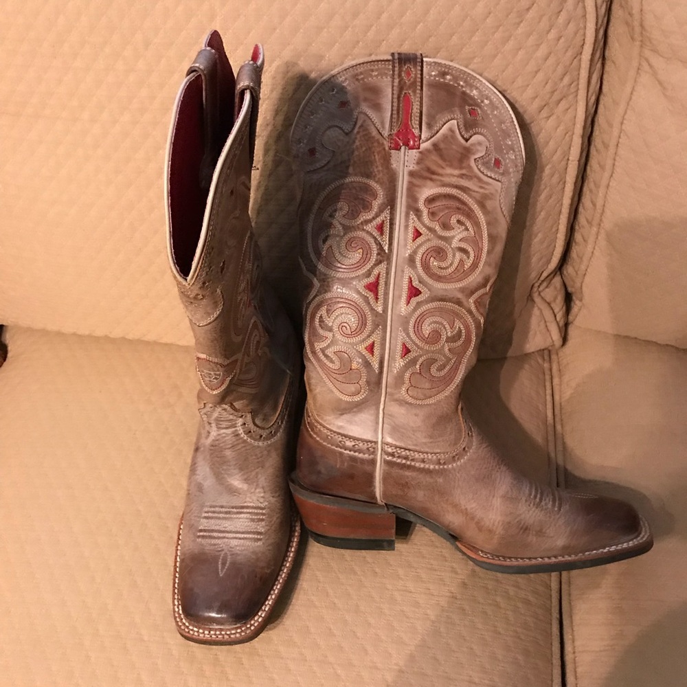 Ariat Boots. Size 7.